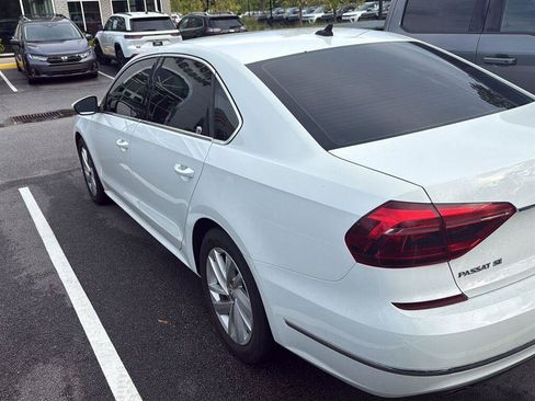 Used 2018 Volkswagen Passat 2.0T SE FWD image 4