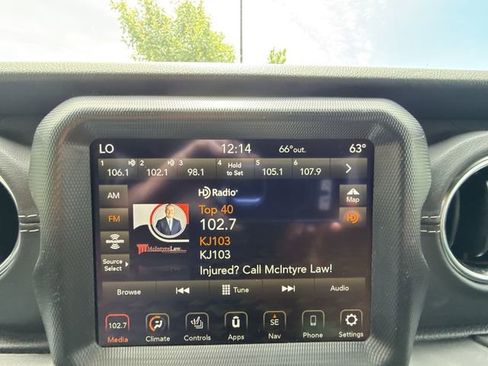 Used 2021 Jeep Wrangler Unlimited Sahara w/ Cold Weather Group AWD/4WD image 16