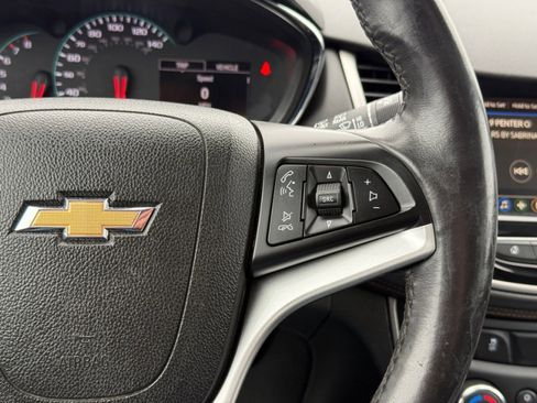 Used 2018 Chevrolet Trax LT w/ Sun & Sound Package image 25