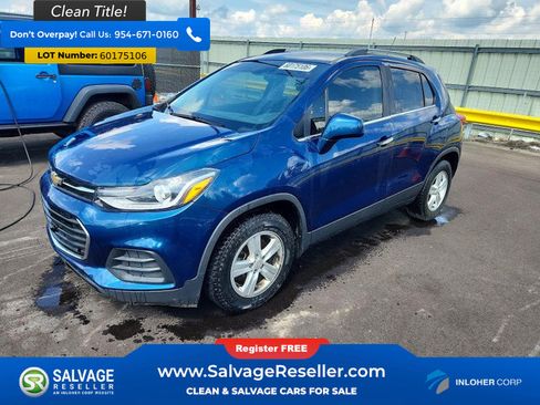 Used 2020 Chevrolet Trax LT w/ Sun & Sound Package FWD image 1