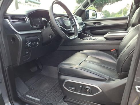 Certified 2024 Jeep Wagoneer Series II w/ Convenience Group I AWD/4WD image 13