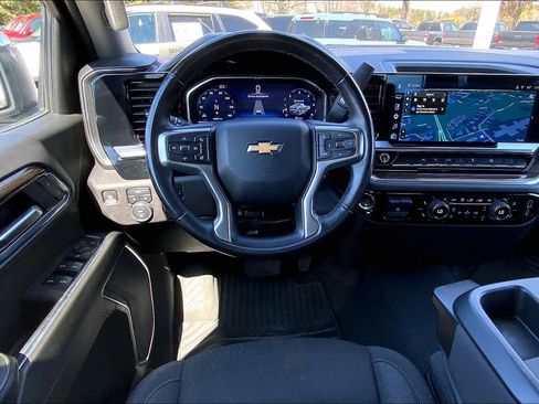 Used 2025 Chevrolet Silverado 1500 LT AWD/4WD image 10