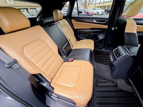 Used 2024 Volkswagen Atlas Cross Sport SEL R-Line image 28