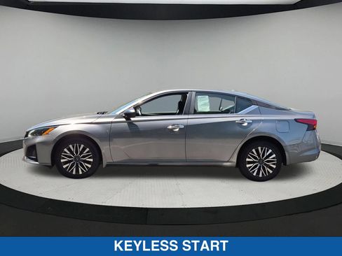 Used 2024 Nissan Altima 2.5 SV AWD/4WD image 8