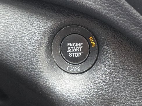 Used 2020 Jeep Cherokee Latitude Plus AWD/4WD image 6