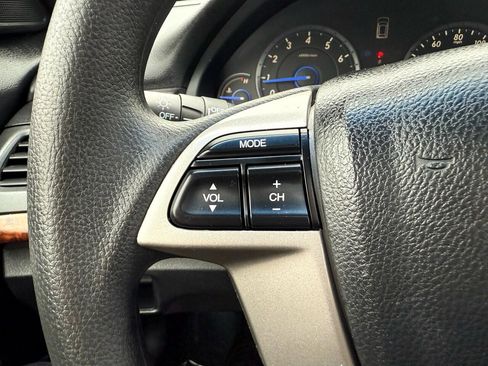 Used 2010 Honda Crosstour EX image 16