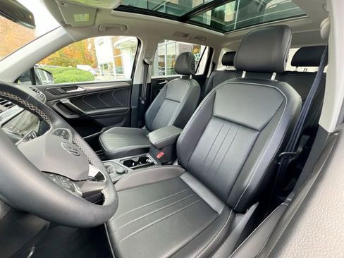 Certified 2022 Volkswagen Tiguan SE image 11