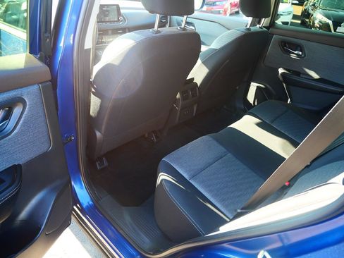 Used 2023 Nissan Rogue SV AWD/4WD image 18