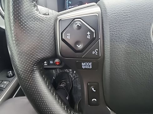 Used 2019 Toyota Tacoma TRD Off-Road w/ Technology Package AWD/4WD image 16