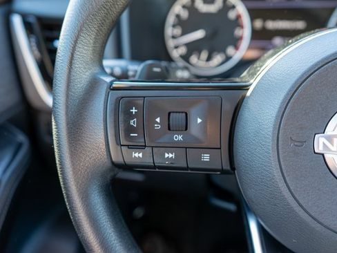 Used 2022 Nissan Rogue SV image 25