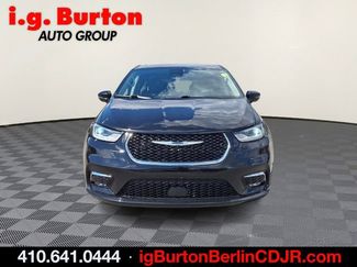 Used 2024 Chrysler Pacifica Touring-L FWD video 2