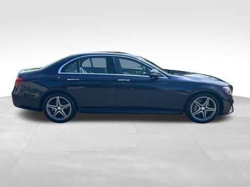 Used 2017 Mercedes-Benz E 300 4MATIC image 9