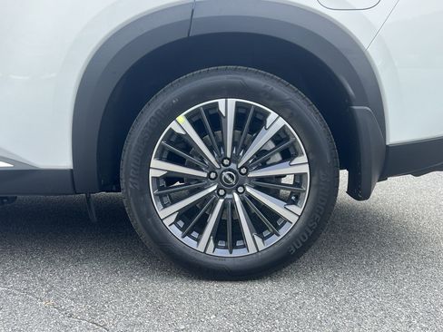 New 2026 Nissan Pathfinder Platinum FWD image 30
