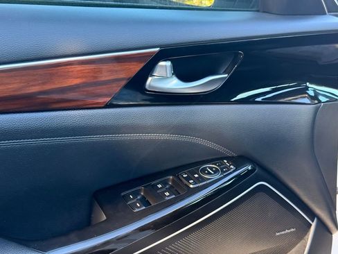 Used 2019 Kia Cadenza Technology image 22