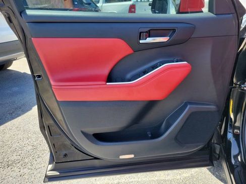 Used 2022 Toyota Highlander XSE image 16