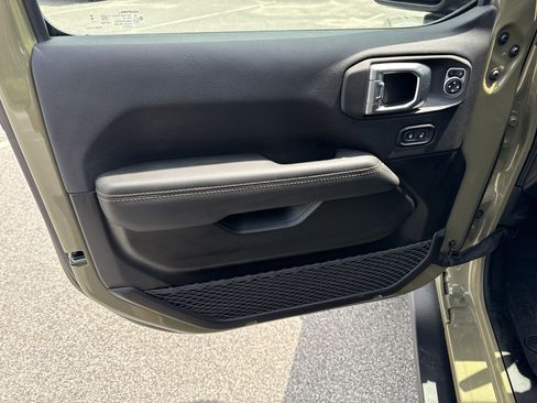 Used 2025 Jeep Wrangler Unlimited Rubicon 392 AWD/4WD image 15