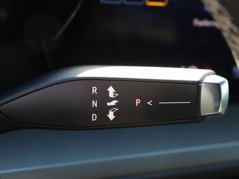 Used 2025 Chevrolet Traverse LT image 35