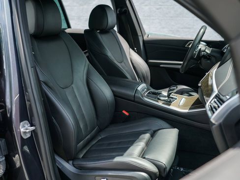 Used 2022 BMW X5 xDrive40i w/ Premium Package image 24