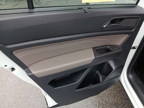 Used 2023 Volkswagen Atlas SE image 21