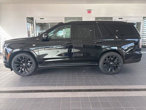 Used 2026 Cadillac Escalade Platinum Sport image 2