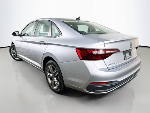 Used 2024 Volkswagen Jetta SE image 5