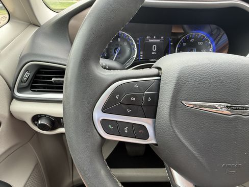 Used 2022 Chrysler Voyager LX FWD image 22