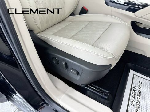 Used 2022 Buick Envision Avenir w/ Technology Package II AWD/4WD image 35