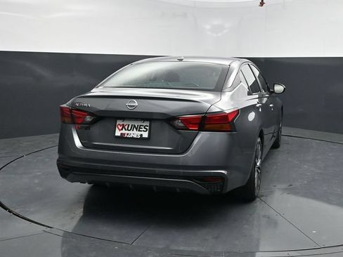 Used 2025 Nissan Altima 2.5 SV FWD image 7