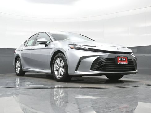 Used 2025 Toyota Camry LE FWD image 26