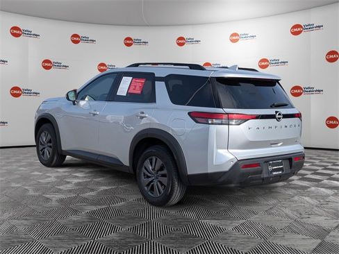 Certified 2024 Nissan Pathfinder SV image 7