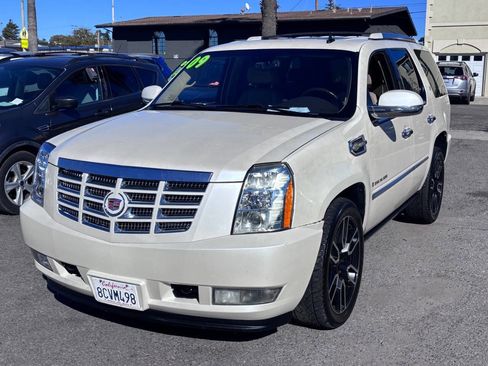 Used 2009 Cadillac Escalade 4WD Hybrid image 3
