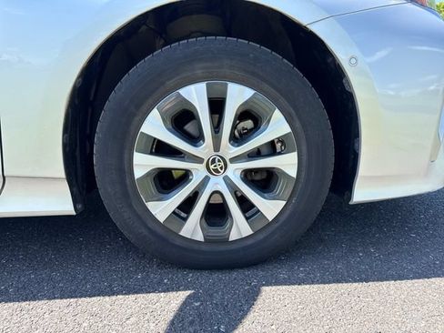 Used 2019 Toyota Prius LE AWD/4WD image 11