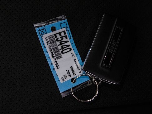 New 2025 Jeep Grand Cherokee Altitude image 42