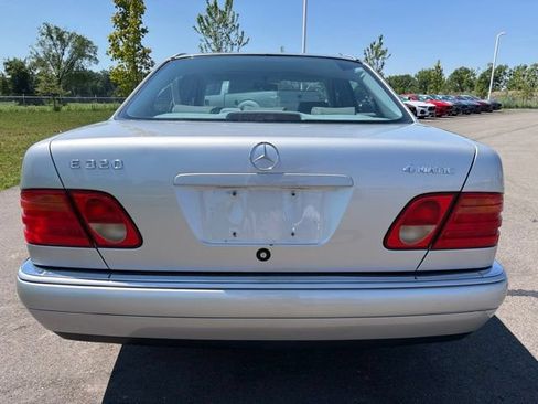 Used 1999 Mercedes-Benz E 320 4MATIC Sedan image 8
