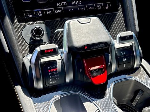 Used 2022 Lamborghini Urus AWD/4WD image 20
