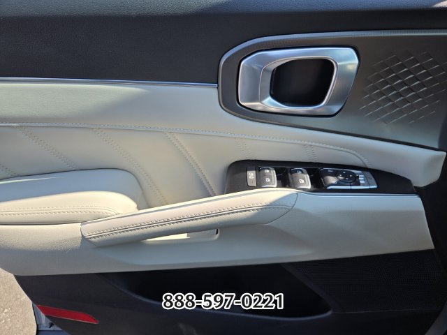 Used 2025 Kia Sorento SX FWD image 31