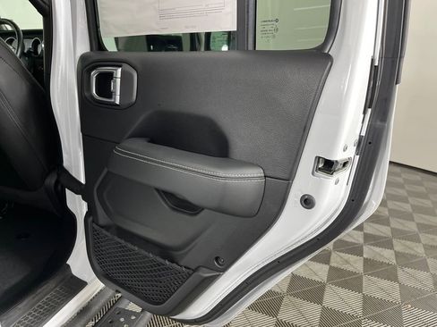 Used 2022 Jeep Wrangler Unlimited Sahara image 14