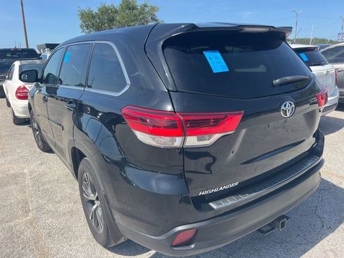 Used 2019 Toyota Highlander LE w/ Protection Package #3 AWD/4WD image 6