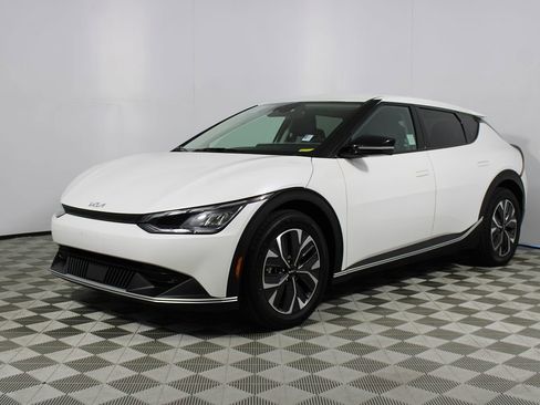 Used 2024 Kia EV6 Light RWD image 3