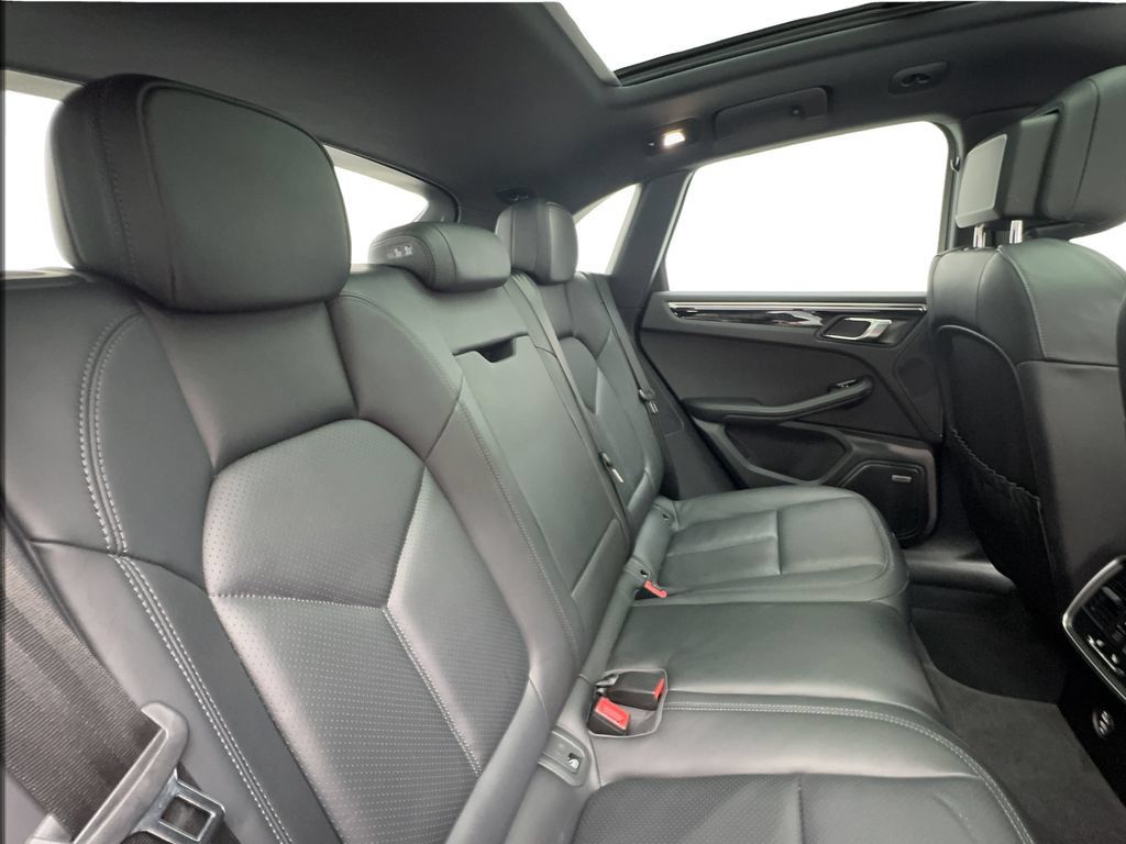 Used 2024 Porsche Macan AWD/4WD image 28