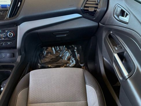 Used 2018 Ford Escape SE w/ Ford Safe & Smart Package FWD image 14