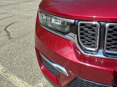 Certified 2023 Jeep Grand Cherokee Limited AWD/4WD image 10