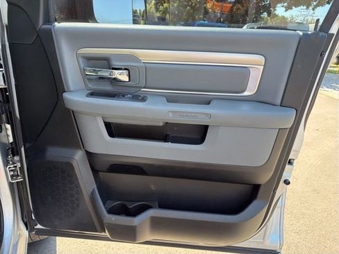 Used 2018 RAM 1500 Classic SLT RWD image 9