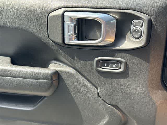 Used 2022 Jeep Wrangler Unlimited Rubicon AWD/4WD image 19
