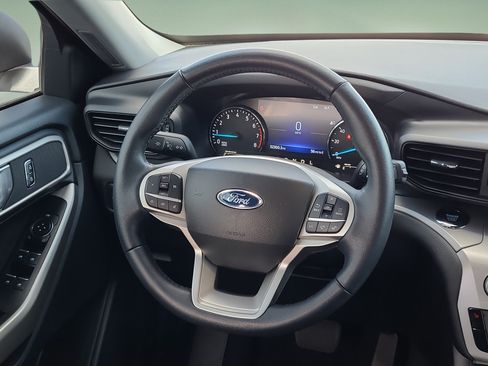 Certified 2022 Ford Explorer XLT RWD image 12