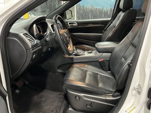 Used 2018 Jeep Grand Cherokee Overland AWD/4WD image 10