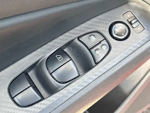 Used 2025 Nissan Altima 2.5 SV FWD image 15