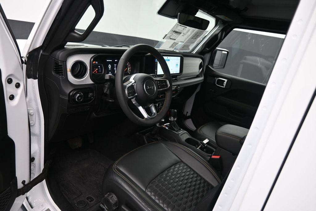 Used 2024 Jeep Wrangler Unlimited Sahara w/ Technology Group AWD/4WD image 13