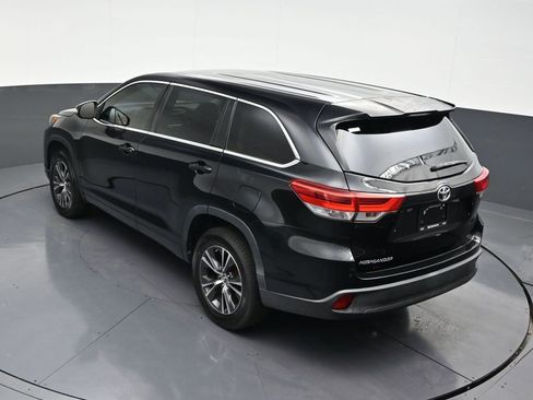 Used 2018 Toyota Highlander LE image 18