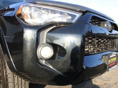 Used 2018 Toyota 4Runner SR5 Premium RWD image 5